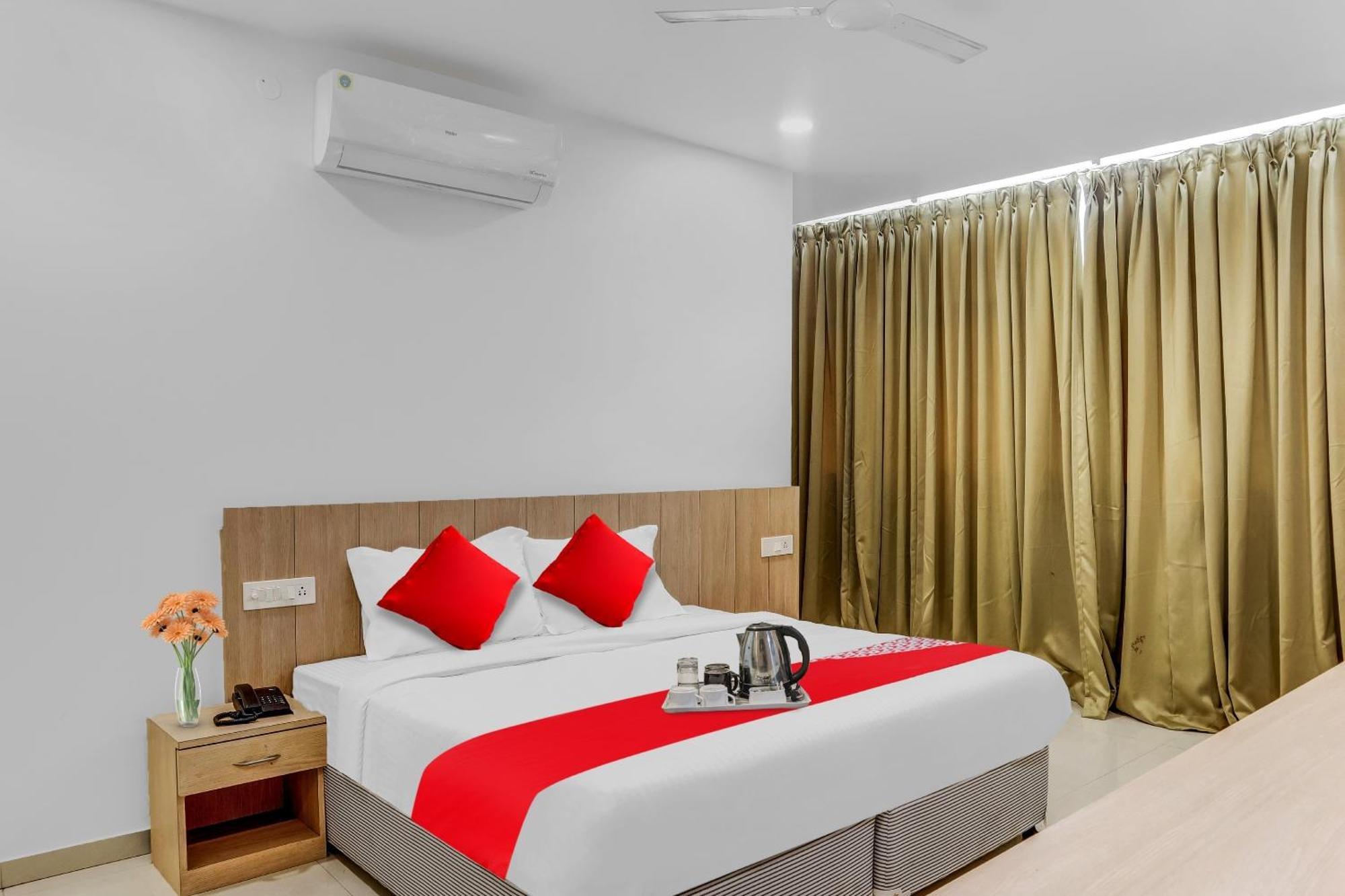Oyo Flagship Hotel Bluemoon Warangal Exterior photo
